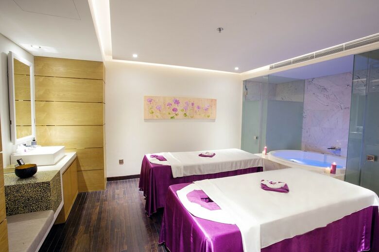 Holiday Beach Danang Hotel & Resort