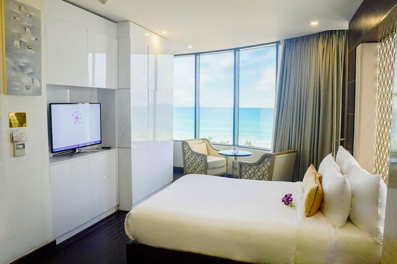 Holiday Beach Danang Hotel & Resort