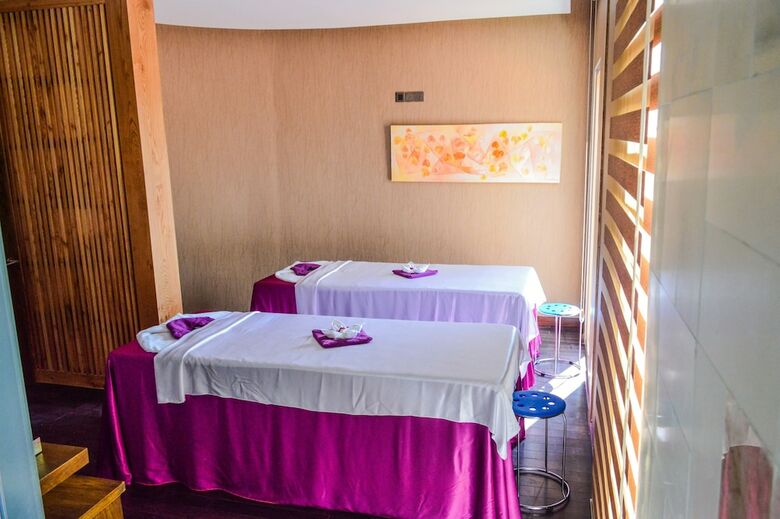 Holiday Beach Danang Hotel & Resort
