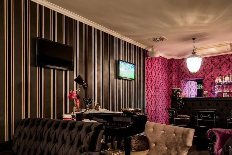 Bed & Breakfast Humboldt1 Palais-hotel & Bar