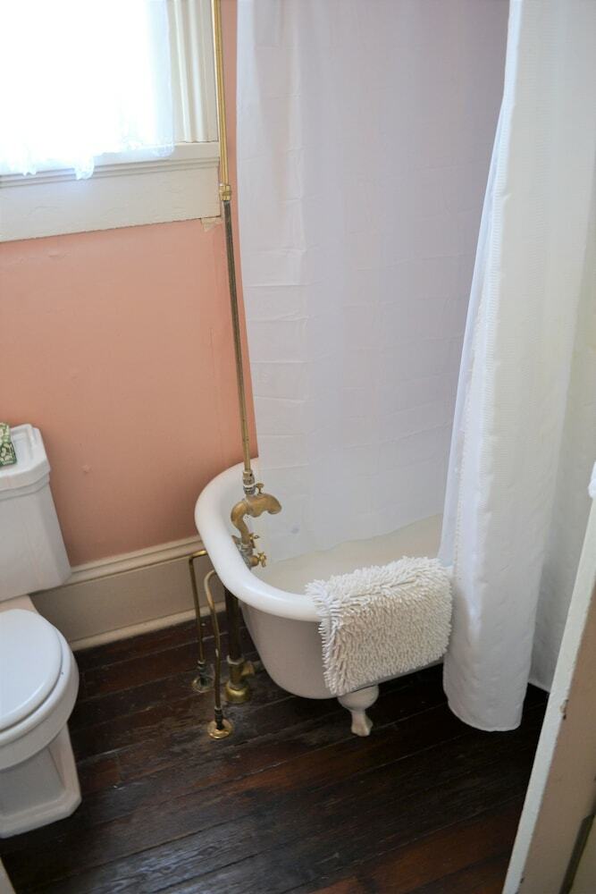 Bed & Breakfast Degas House
