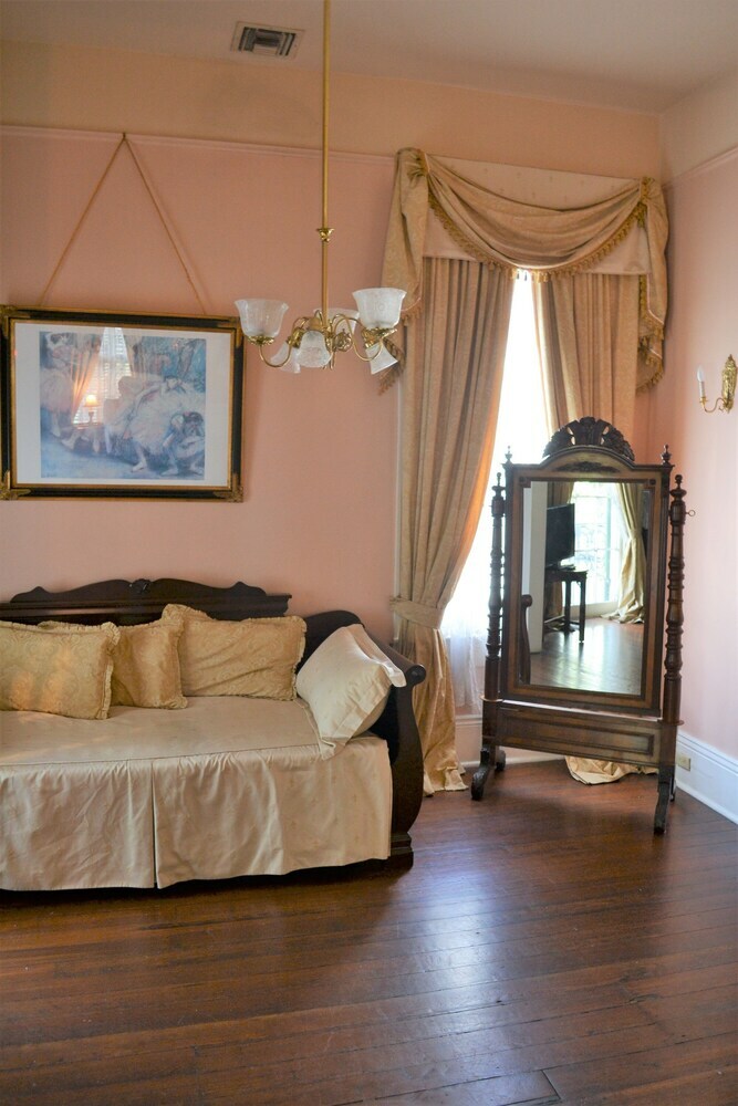 Bed & Breakfast Degas House