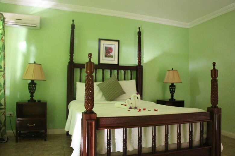 Milbrooks Villa And Retreat
