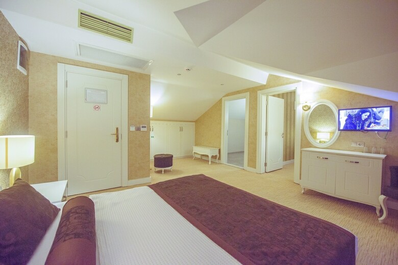 Han Deluxe Hotel