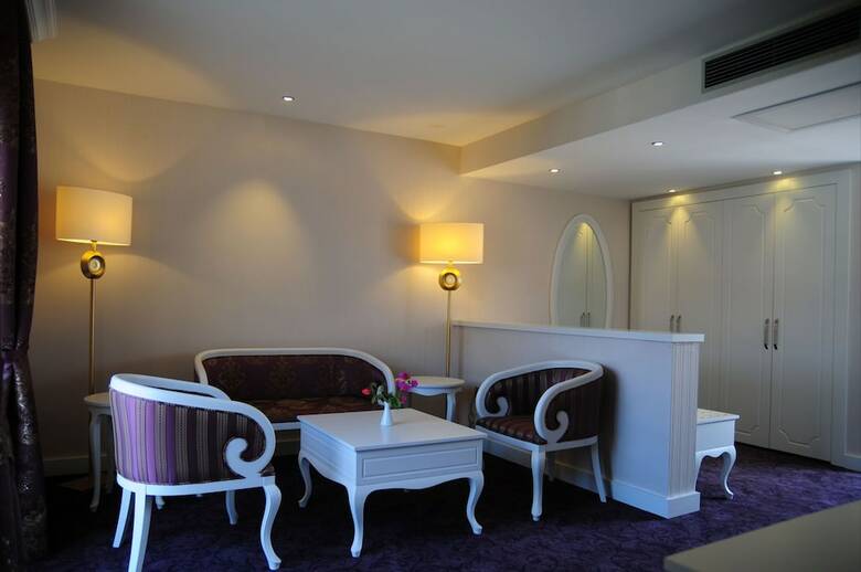 Han Deluxe Hotel
