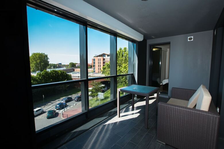 Le Pier Toulouse Hotel