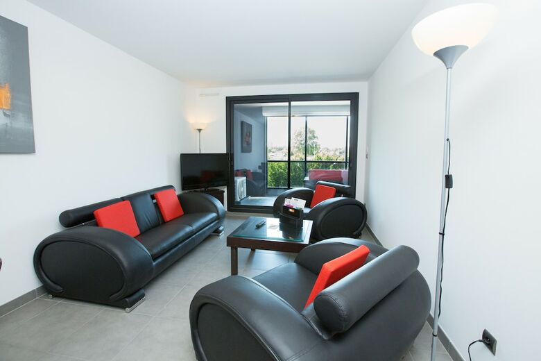 Le Pier Toulouse Hotel