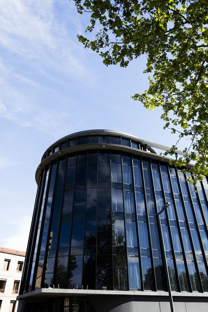 Le Pier Toulouse Hotel
