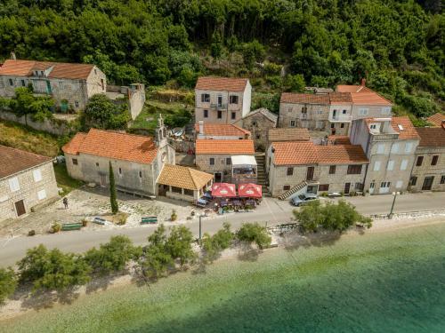 Divna Apartments And Rooms