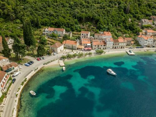 Divna Apartments And Rooms