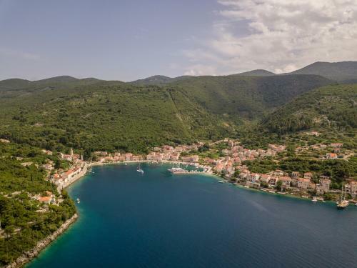 Divna Apartments And Rooms