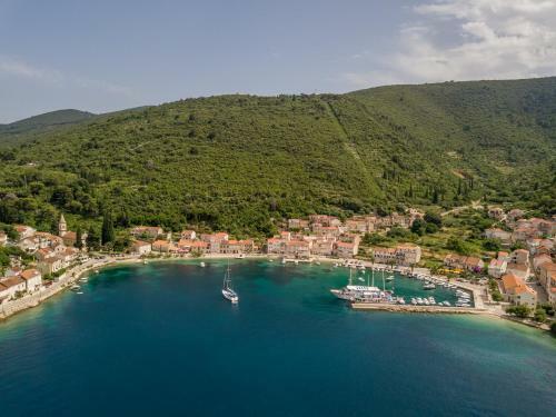 Divna Apartments And Rooms