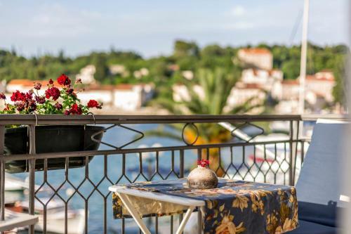 Divna Apartments And Rooms