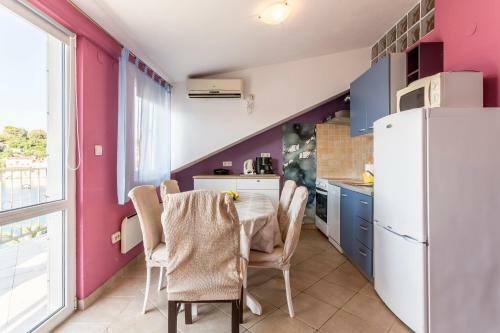 Divna Apartments And Rooms