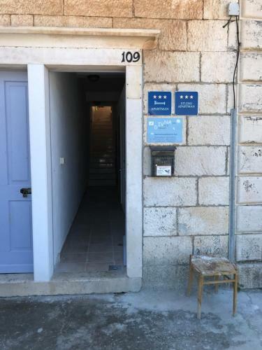 Divna Apartments And Rooms