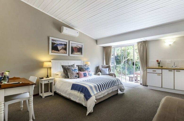 Bed & Breakfast Admiral's Lodge Guest House B & B