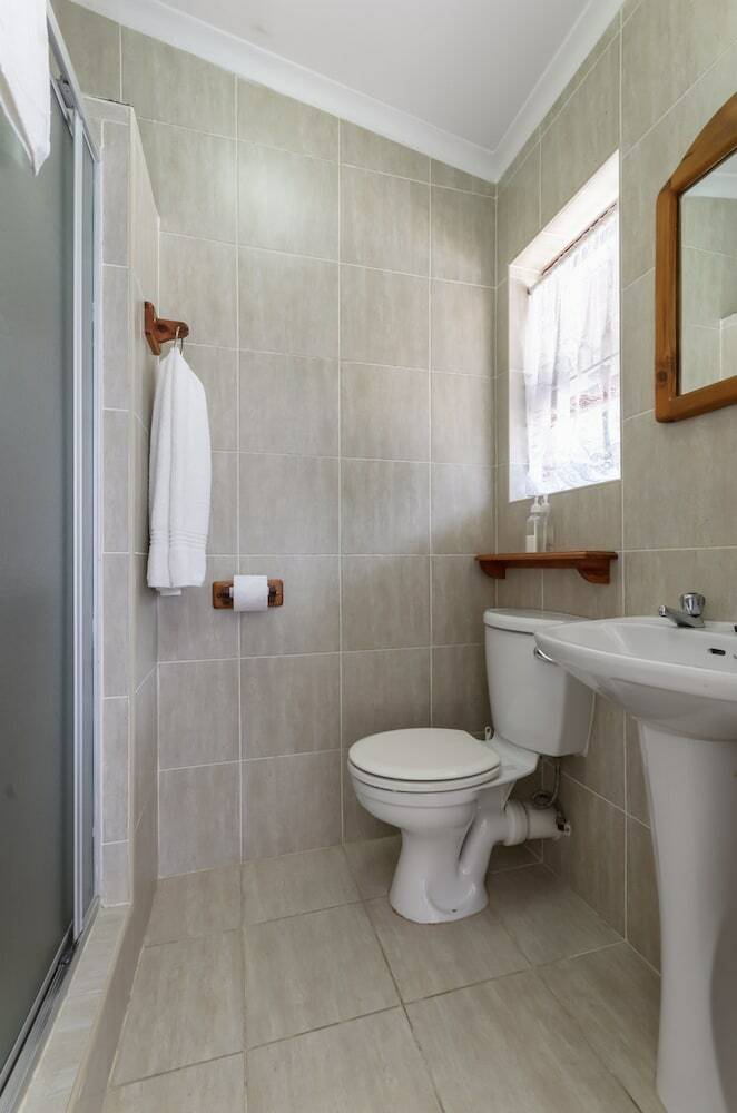 Bed & Breakfast Admiral's Lodge Guest House B & B