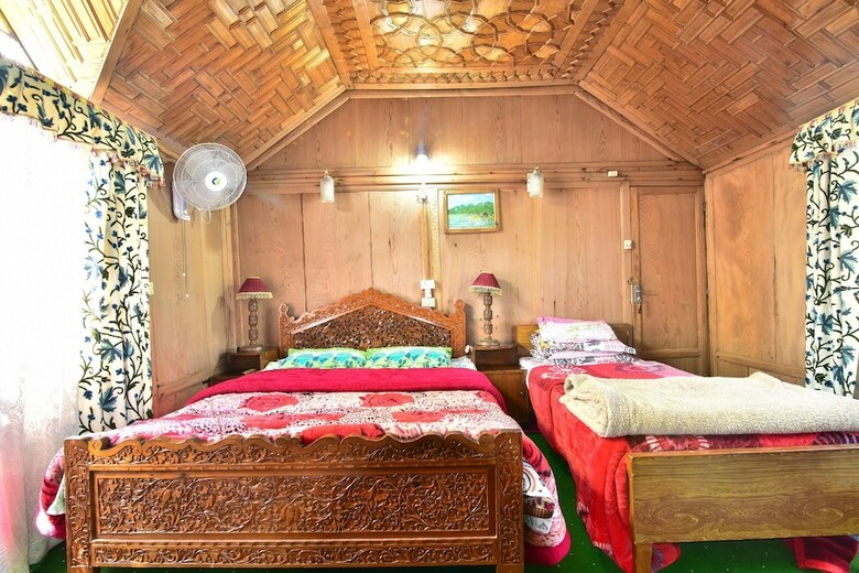Hotel Houseboat Zaindari Palace