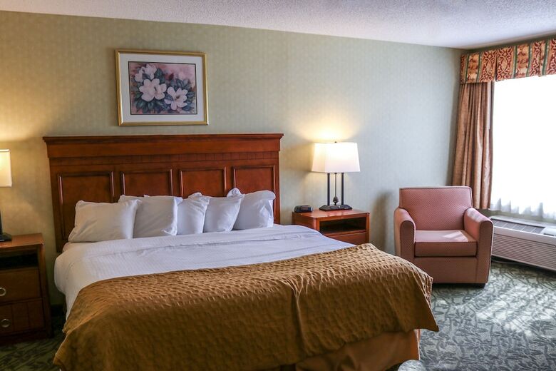 Hotel Baymont By Wyndham Grand Rapids N/walker