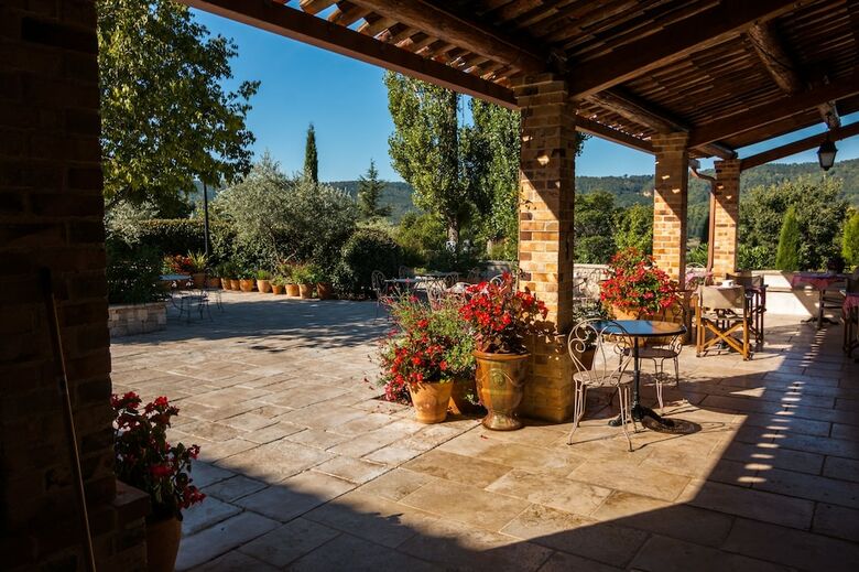 Hotel H�tel Les Restanques de Moustiers