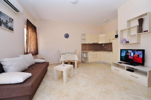 Aparthotel Lastura