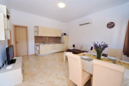 Aparthotel Lastura