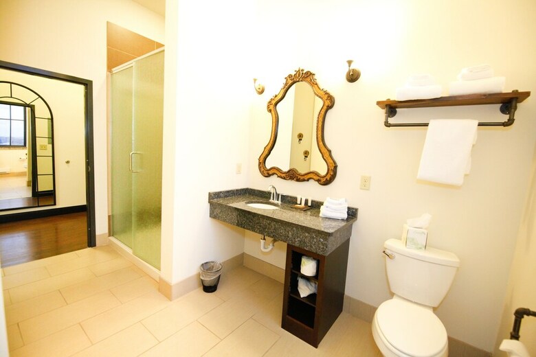 Hotel The Brewhouse Inn & Suites