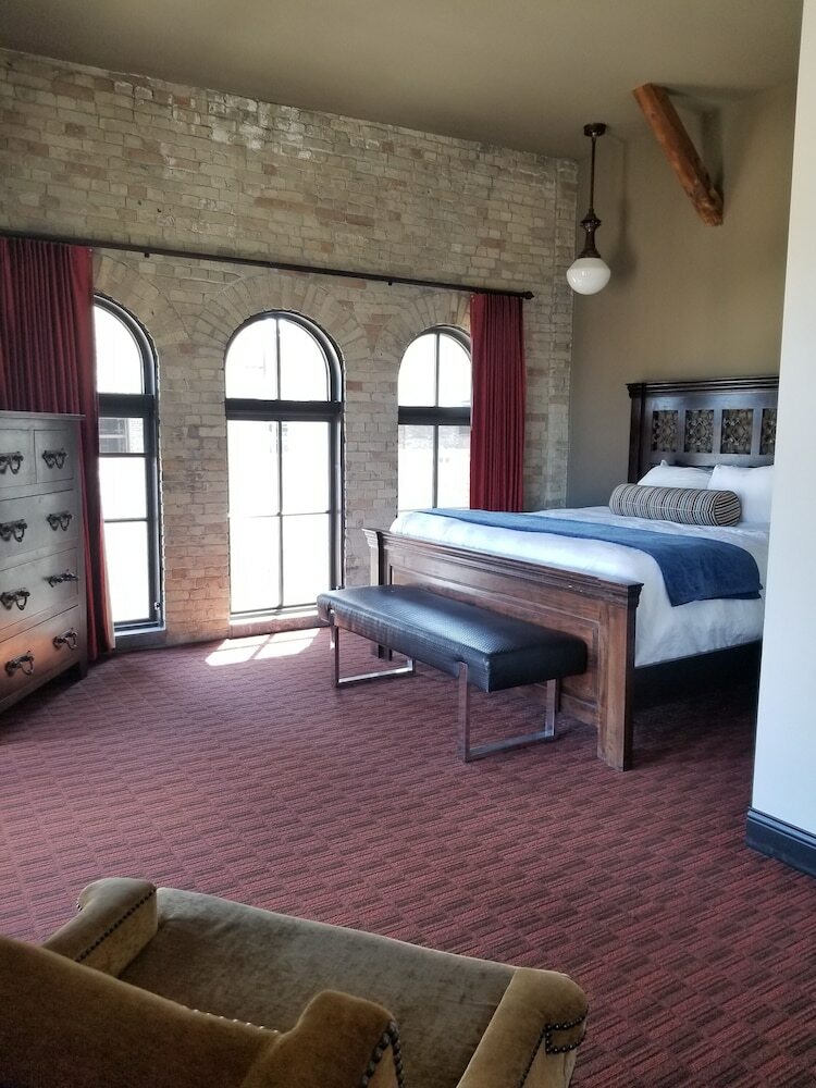 Hotel The Brewhouse Inn & Suites