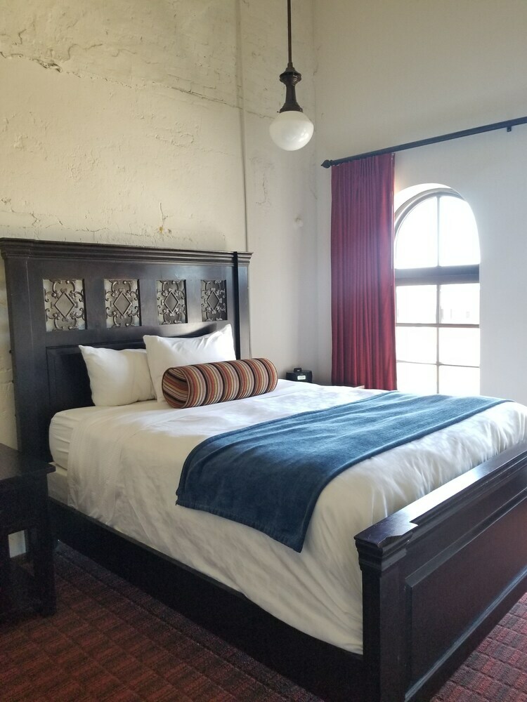 Hotel The Brewhouse Inn & Suites