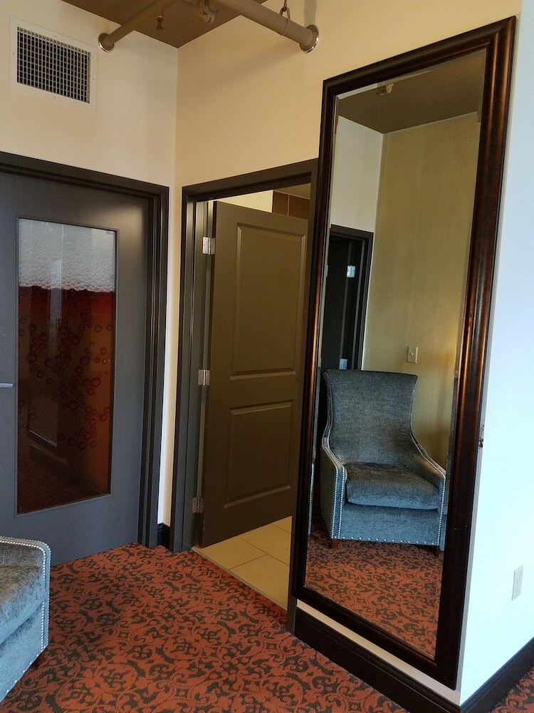Hotel The Brewhouse Inn & Suites