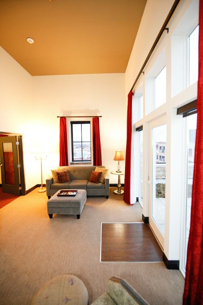 Hotel The Brewhouse Inn & Suites