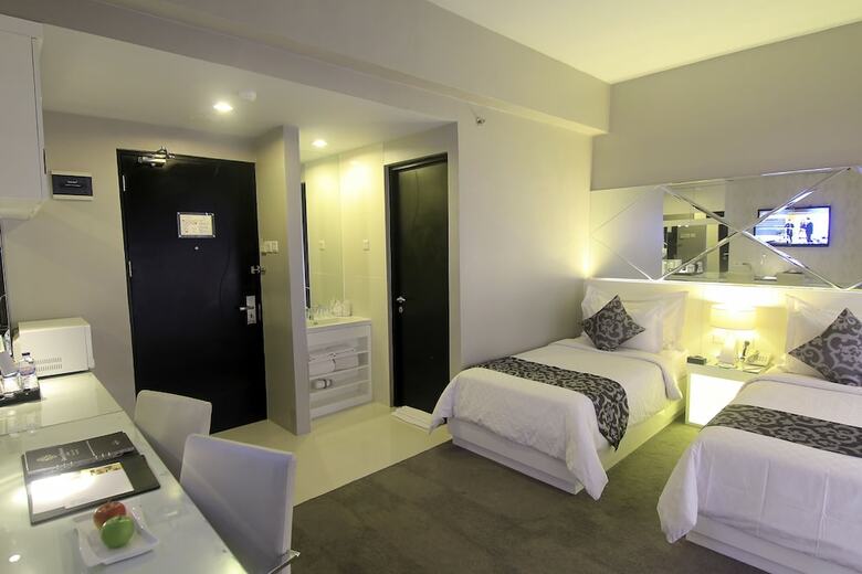 Hotel Grand Darmo Suite By Amithya
