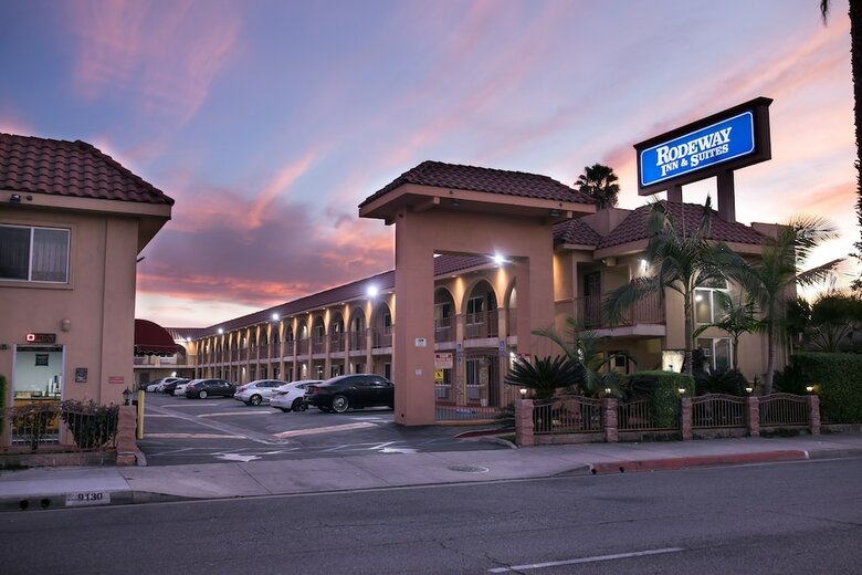 Motel Rodeway Inn & Suites