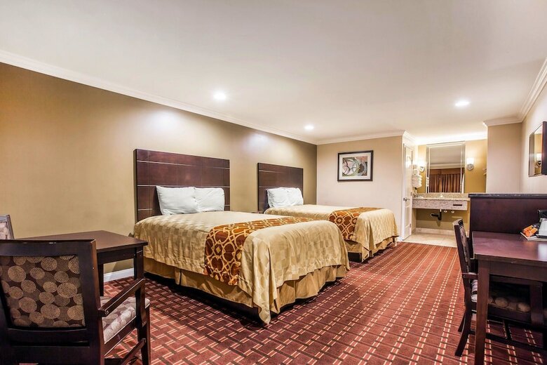 Motel Rodeway Inn & Suites