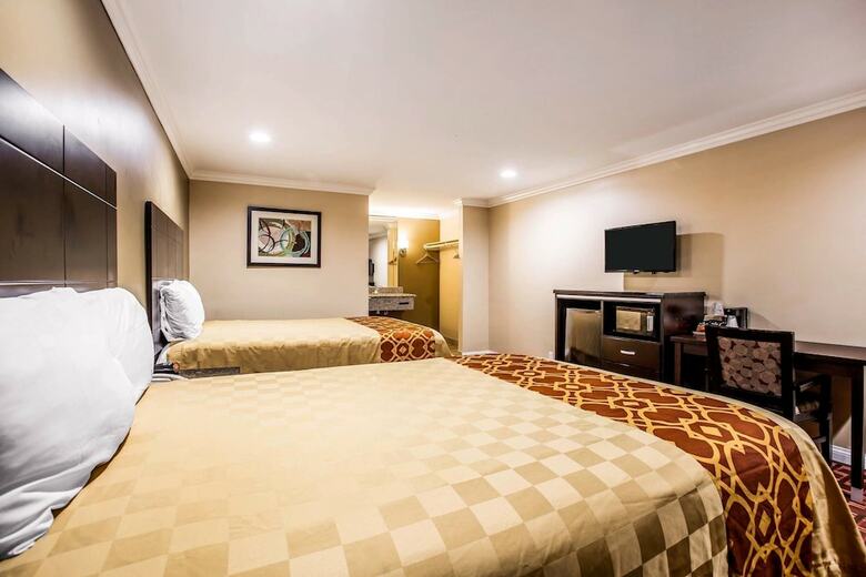 Motel Rodeway Inn & Suites