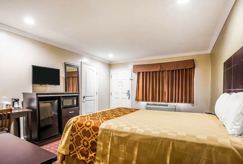 Motel Rodeway Inn & Suites