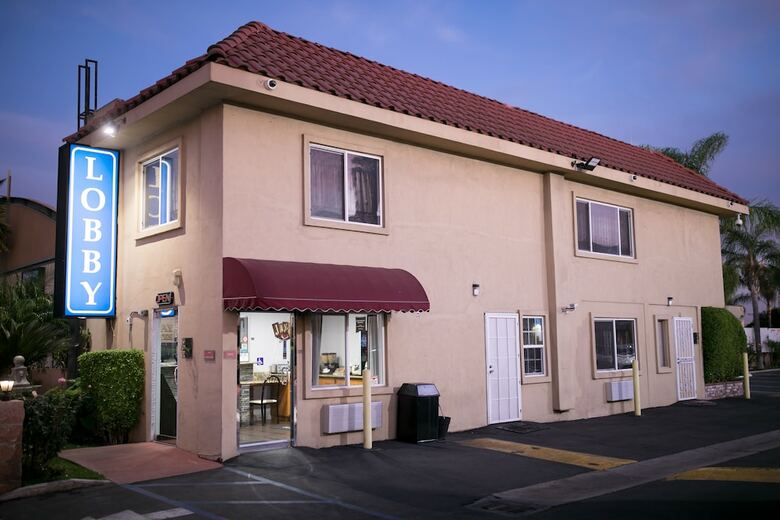 Motel Rodeway Inn & Suites