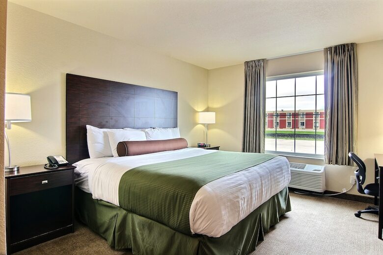 Cobblestone Hotel & Suites - Crookston