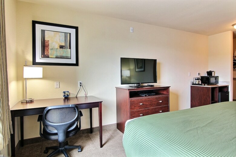 Cobblestone Hotel & Suites - Crookston