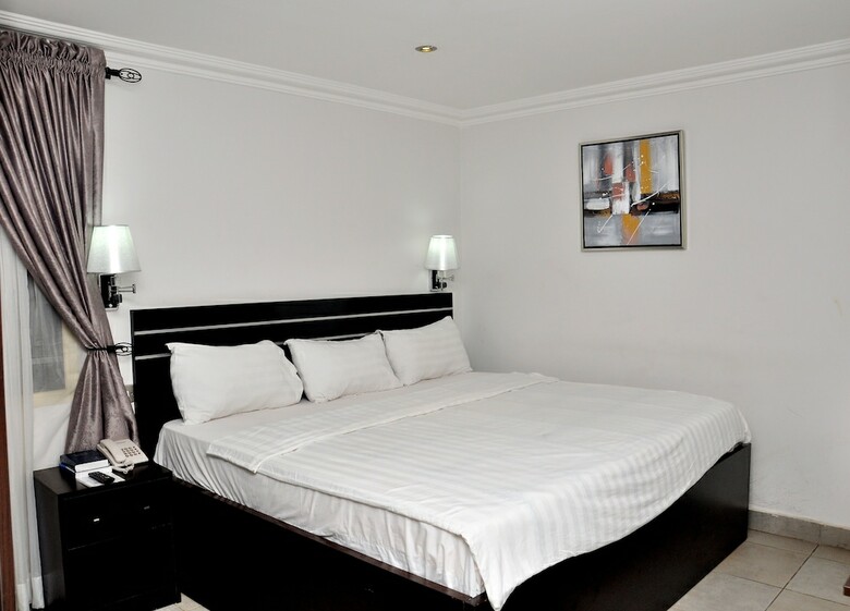 Hotel Reliance Royal Suites