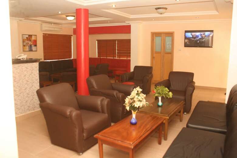 Hotel Reliance Royal Suites