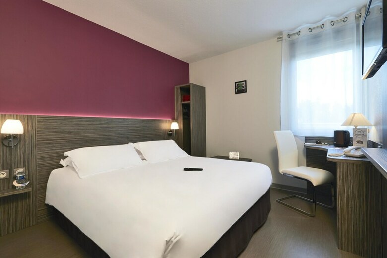Hotel Kyriad Saint Chely D'apcher - Aire de La Loz�re