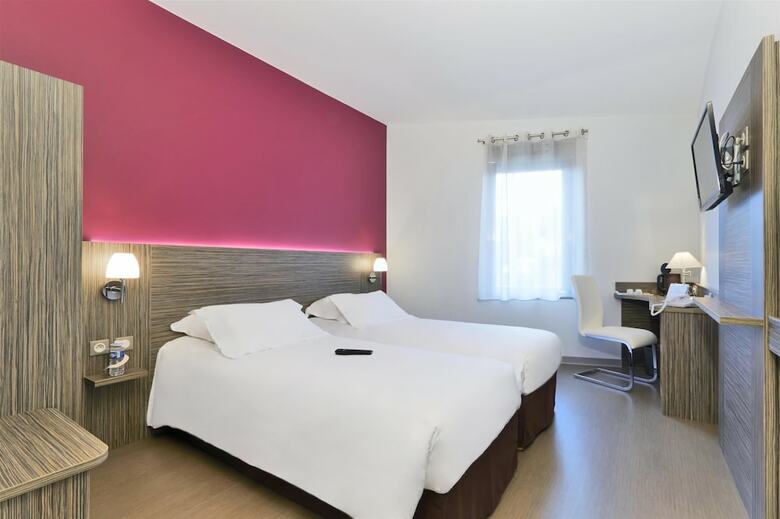 Hotel Kyriad Saint Chely D'apcher - Aire de La Loz�re