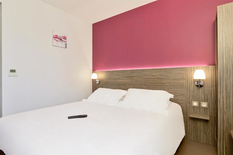 Hotel Kyriad Saint Chely D'apcher - Aire de La Loz�re