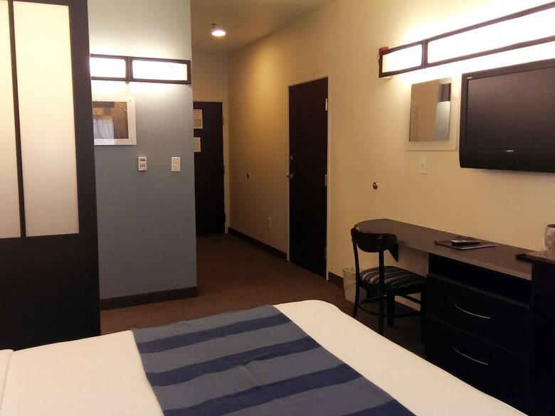 Hotel Three Rivers Inn & Suites