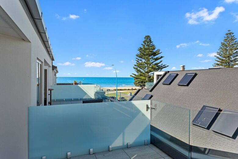 Aparthotel The Pavilions Beachfront Apartments