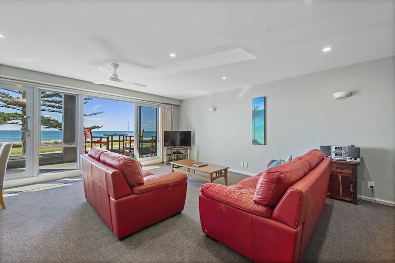 Aparthotel The Pavilions Beachfront Apartments