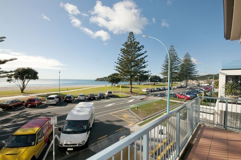 Aparthotel The Pavilions Beachfront Apartments