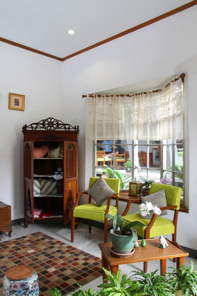 Rumah Asri Bed And Breakfast