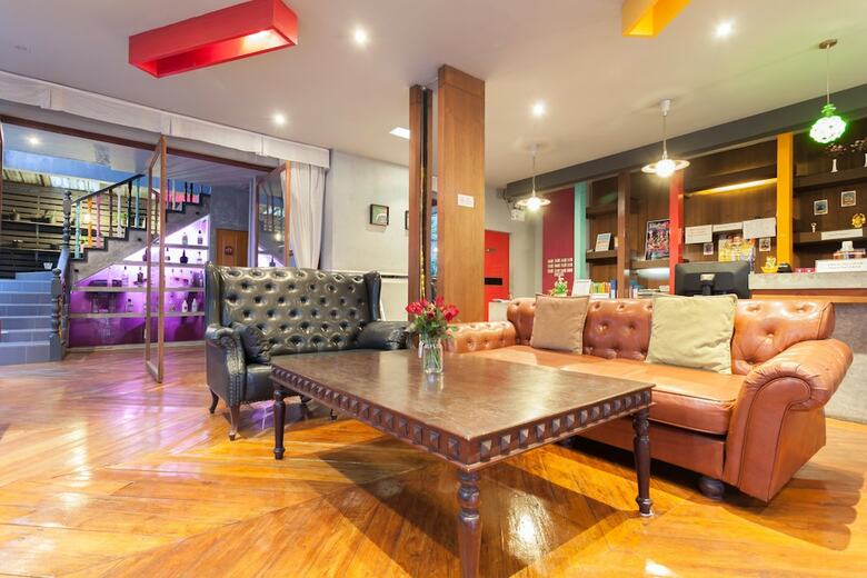 Oyo 292 The Oddy Hip Hotel